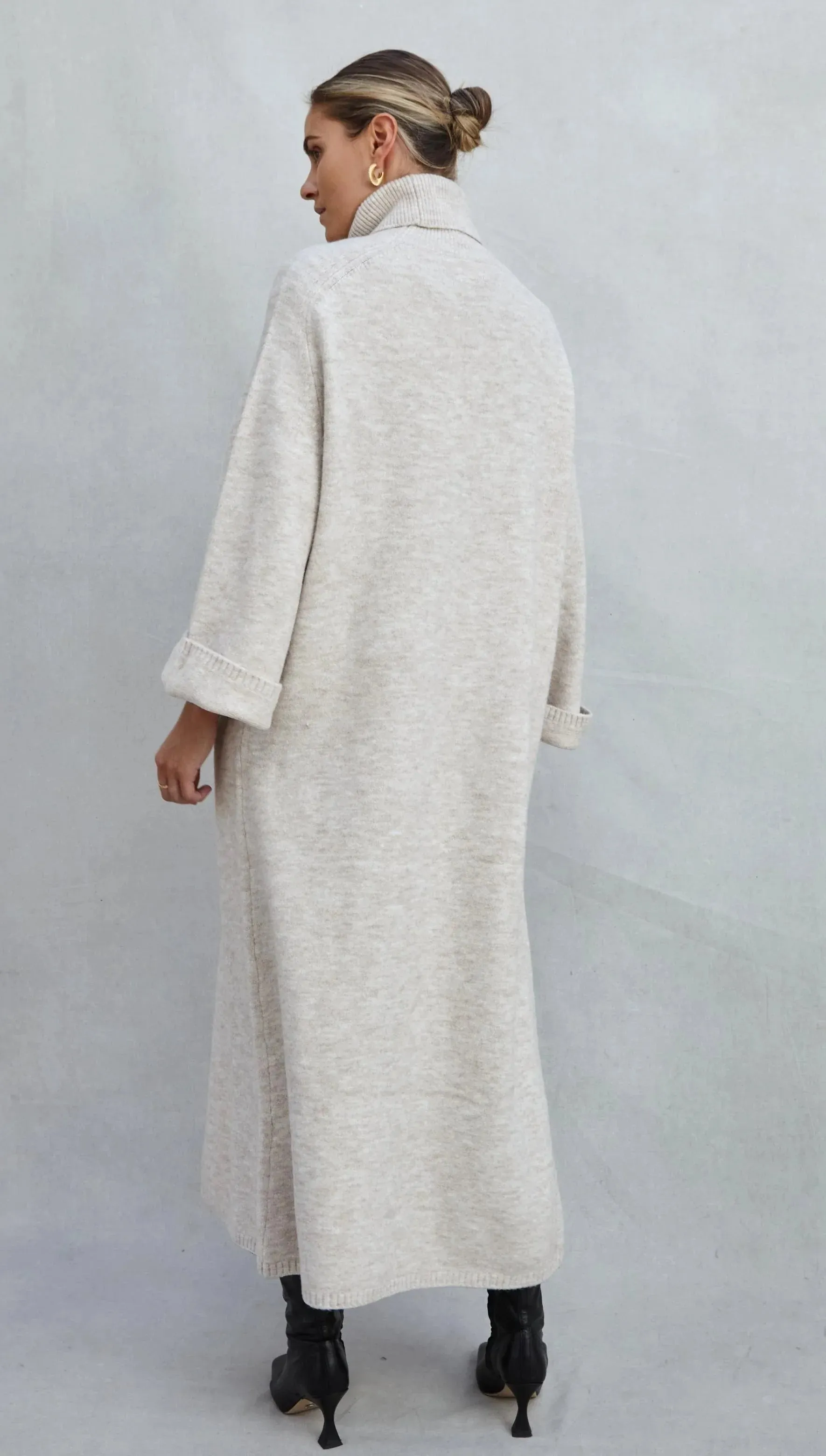 CHARLI VIVIENNE SWEATER DRESS IN SAND