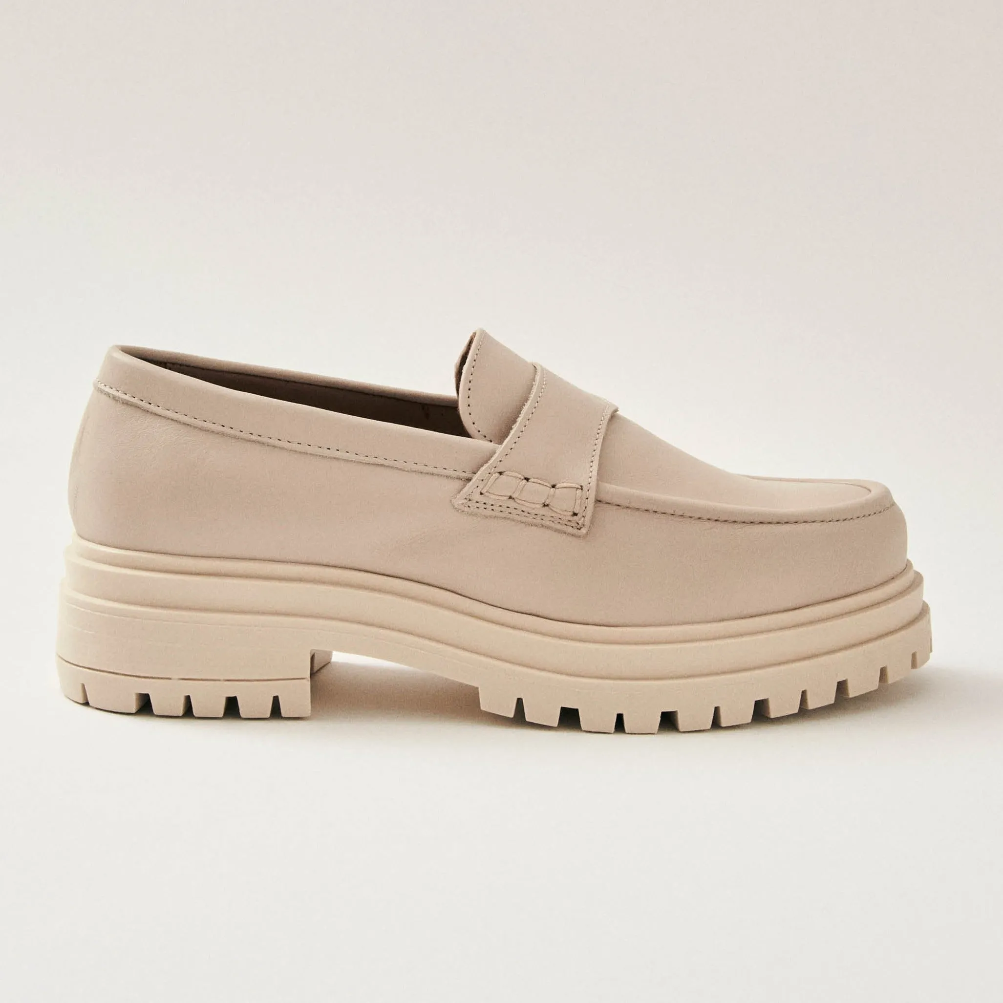 Obsidian Cream Leather Loafers