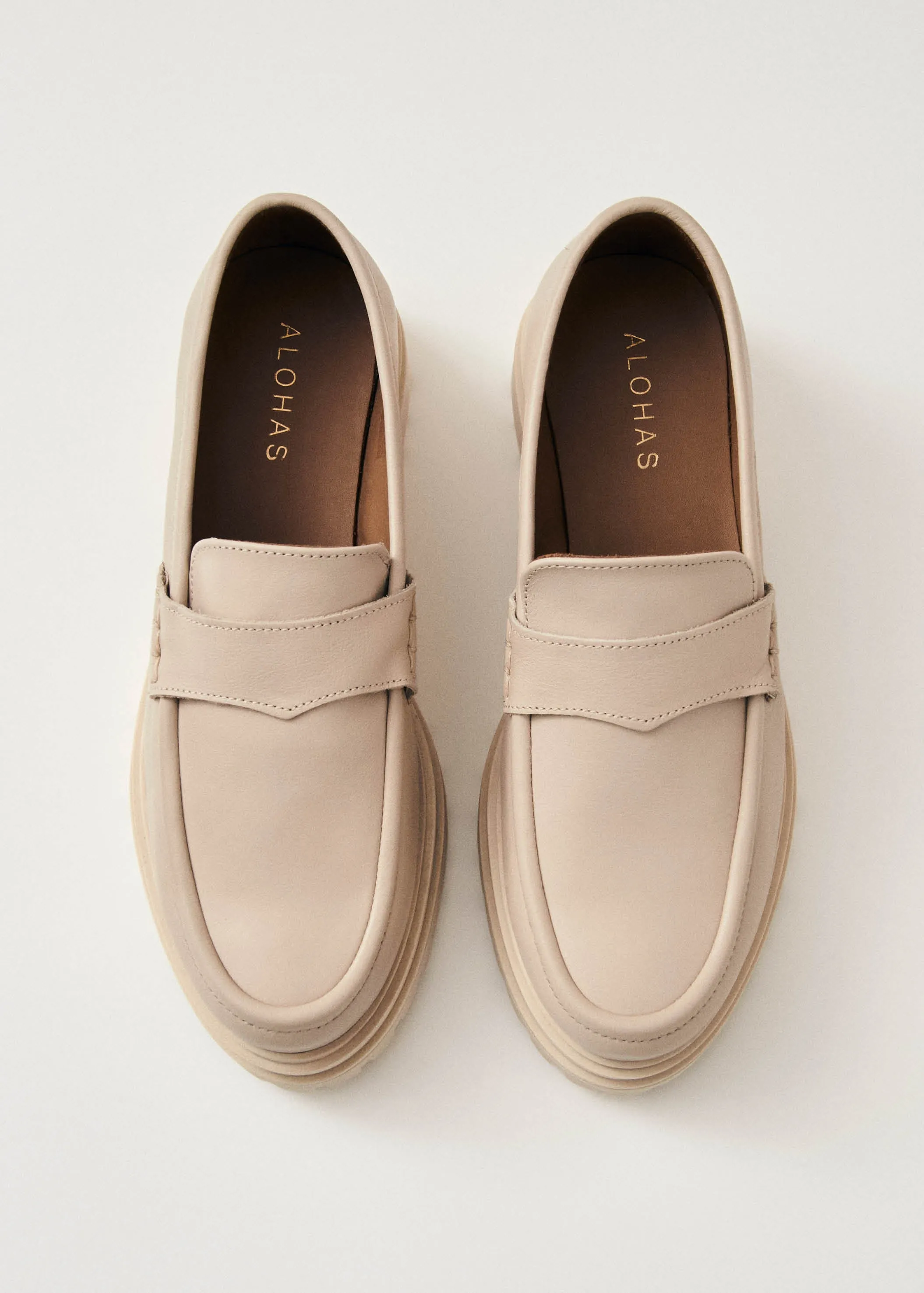 Obsidian Cream Leather Loafers